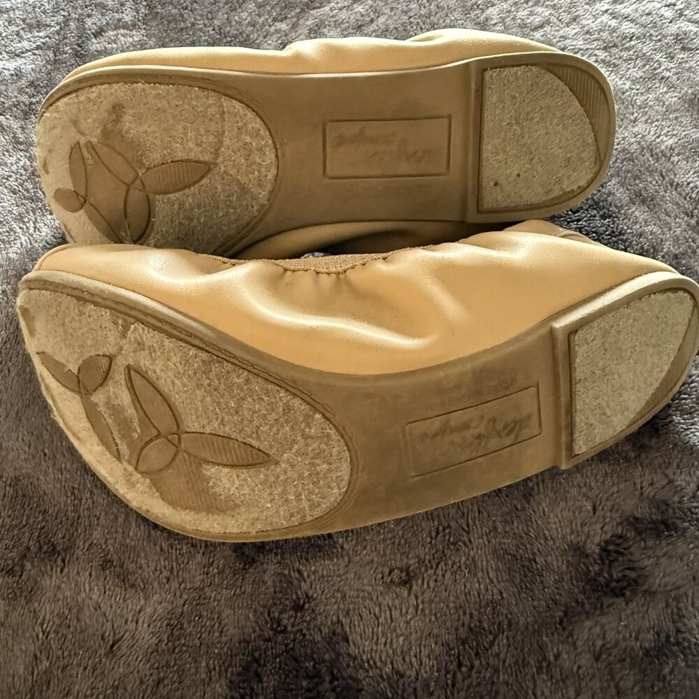 Woman's Comfort Ballet Flat, Nude faux leather combo with Patten tips, S8.5 - Picture 3 of 5